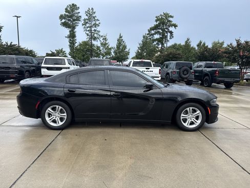 Used 2017 Dodge Charger SE w/ Popular Equipment Group RWD image 10