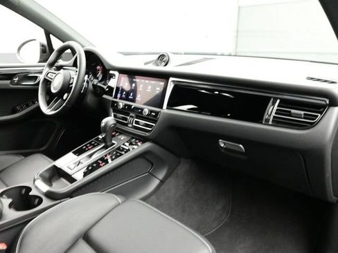 Certified 2025 Porsche Macan Turbo AWD/4WD image 19