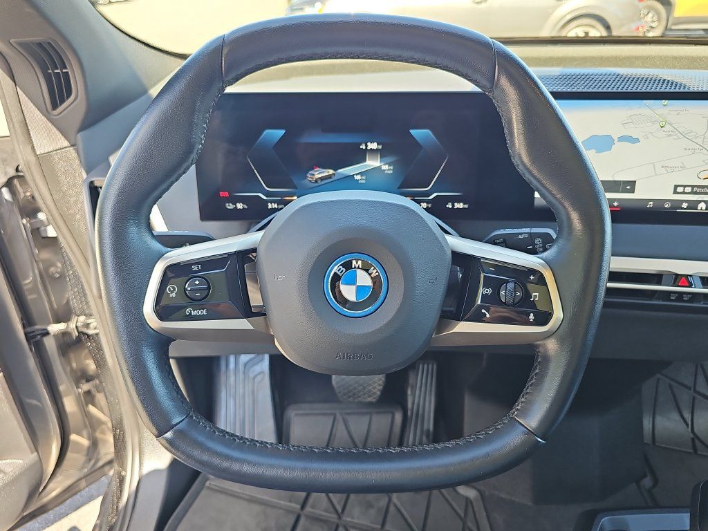 Used 2024 BMW iX xDrive50 w/ Premium Package AWD/4WD image 17