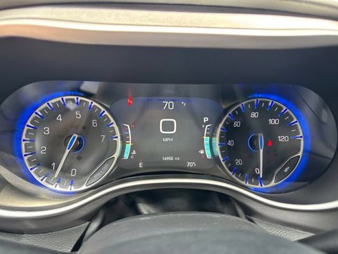 Used 2026 Chrysler Pacifica Select FWD image 16