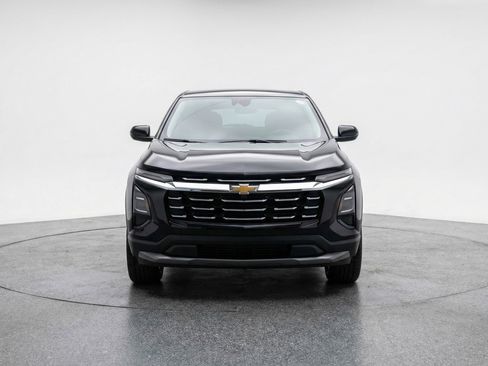 Used 2025 Chevrolet Equinox LT FWD image 2