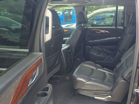 Used 2016 Cadillac Escalade ESV Luxury RWD image 6