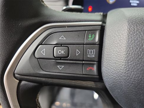 Used 2023 Jeep Grand Cherokee L Laredo image 17