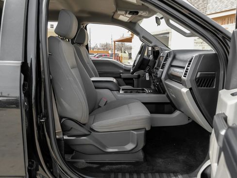 Used 2017 Ford F250 XLT w/ XLT Premium Package AWD/4WD image 39