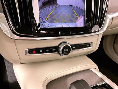 Used 2025 Volvo V90 B6 Cross Country Plus w/ Protection Package Premier AWD/4WD image 13