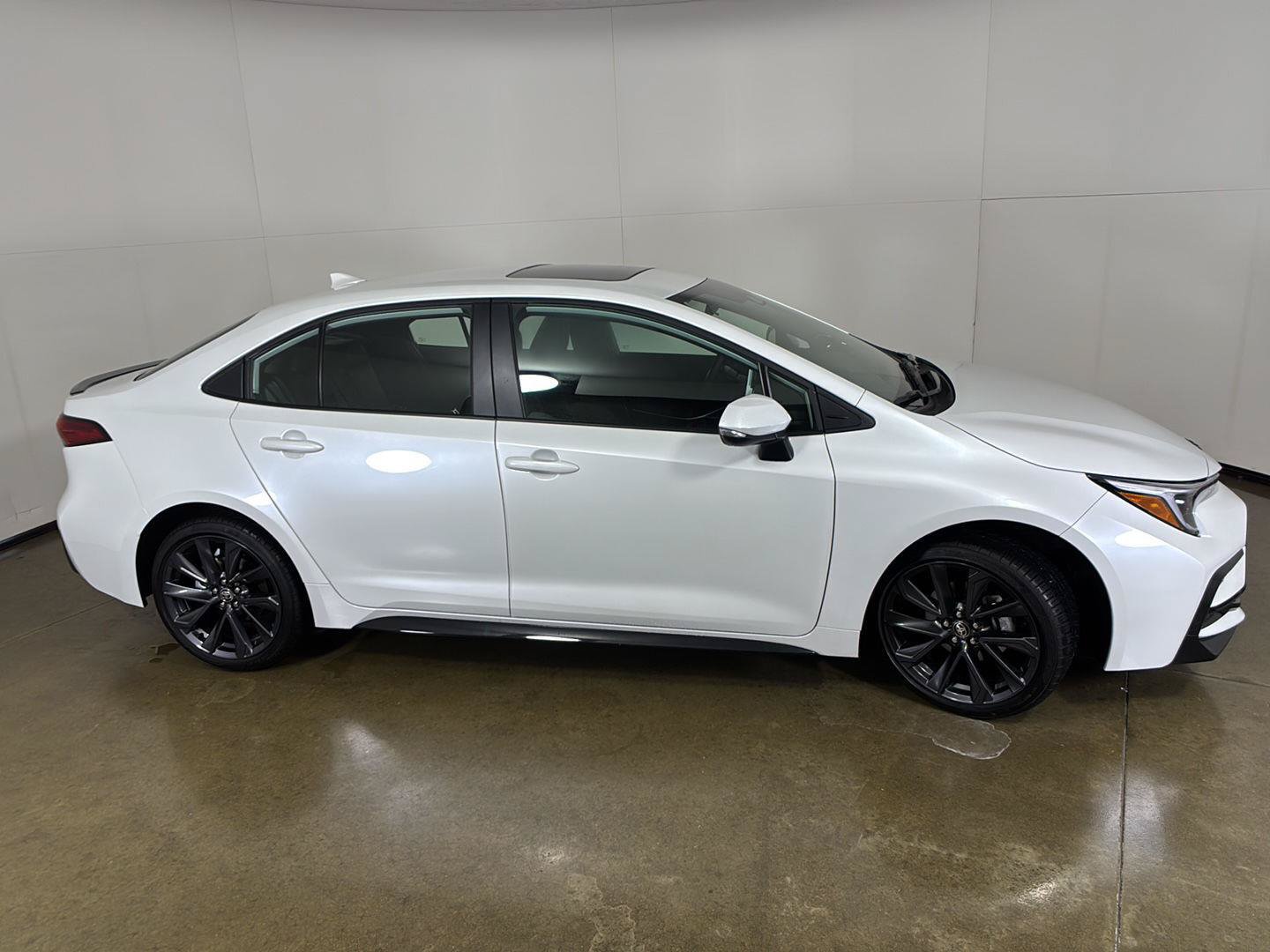 Used 2026 Toyota Corolla XSE FWD image 9