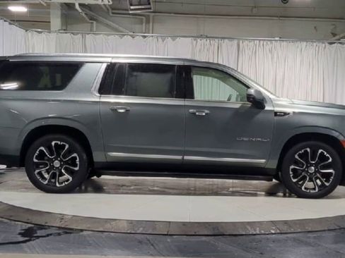 Used 2023 GMC Yukon XL Denali image 11
