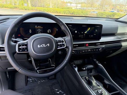 Certified 2025 Kia Sorento S image 13
