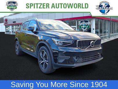 Used 2025 Volvo XC40 B5 Core