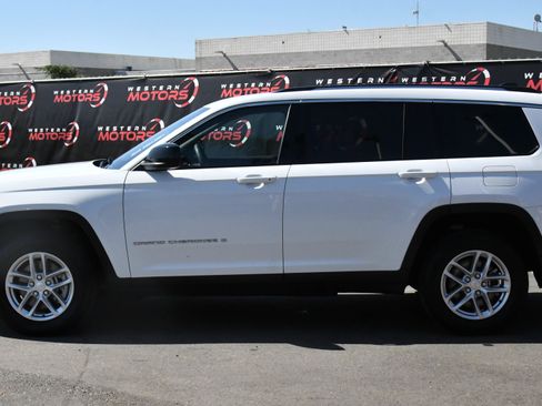 Used 2023 Jeep Grand Cherokee L Laredo AWD/4WD image 4