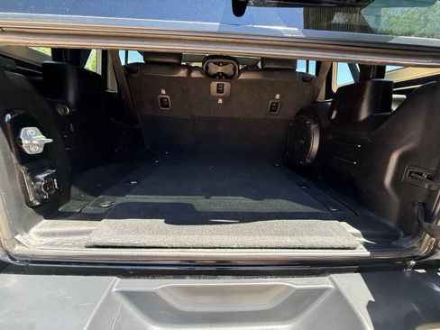 Used 2020 Jeep Wrangler Unlimited Sahara AWD/4WD image 21