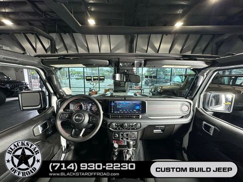 Used 2024 Jeep Wrangler Unlimited Rubicon w/ Convenience Group AWD/4WD image 28