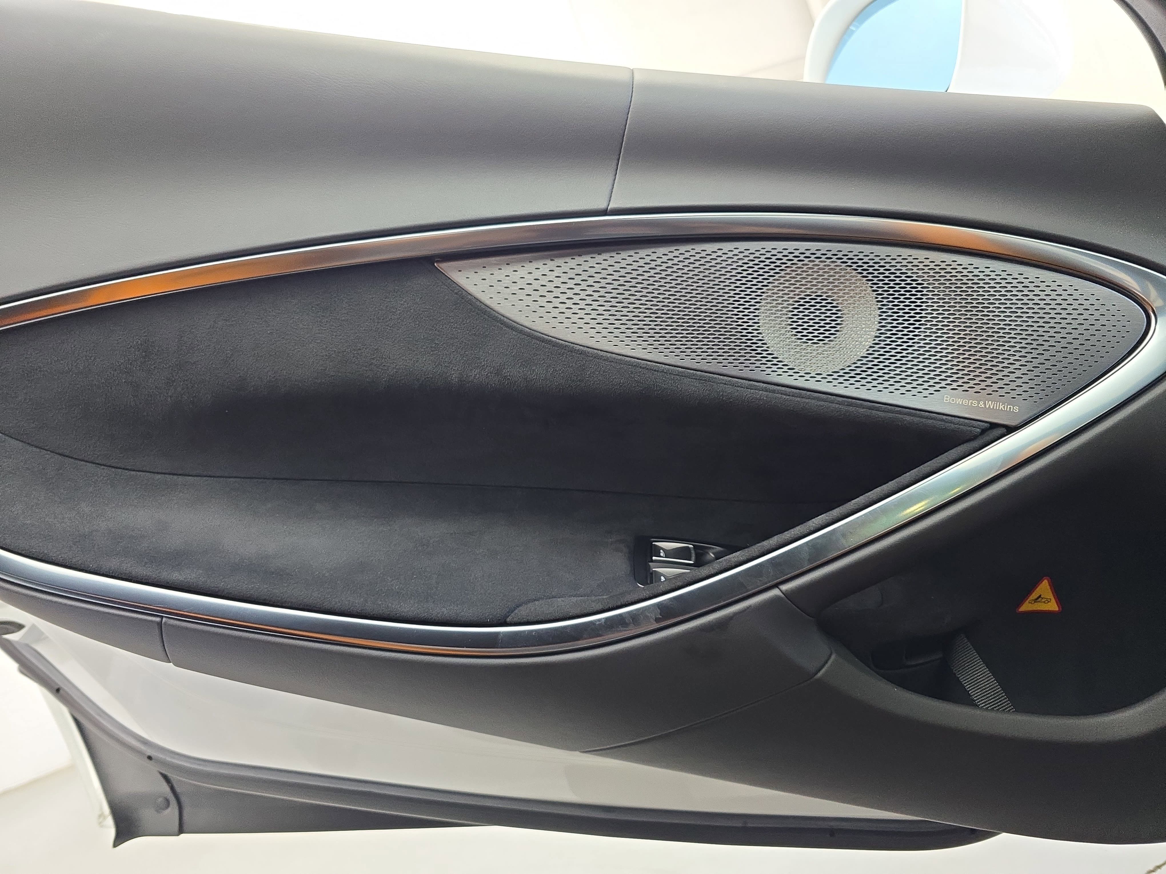 Used 2023 McLaren Artura RWD image 20