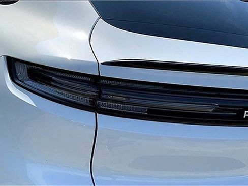 New 2025 Porsche Cayenne Coupe image 19