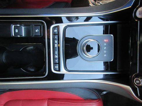 Used 2019 Jaguar XE Landmark Edition image 16