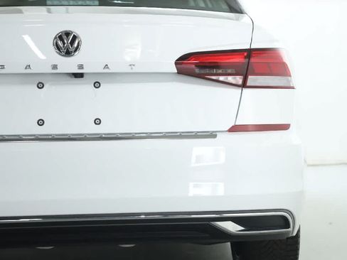 Used 2022 Volkswagen Passat 2.0T SE FWD image 44