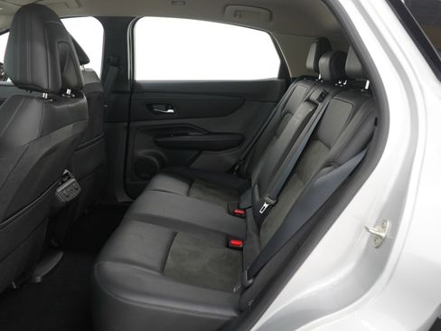 Used 2023 Nissan Ariya AWD image 13