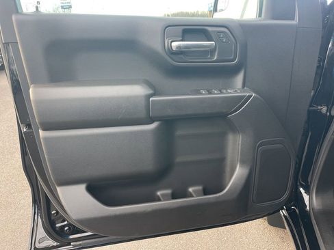 Used 2024 Chevrolet Silverado 1500 Custom w/ Dark Appearance Package image 9