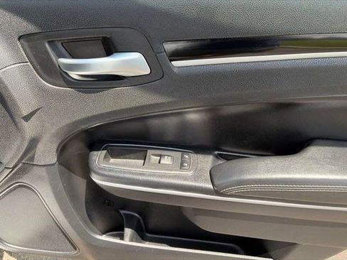 Used 2020 Chrysler 300 S RWD image 40