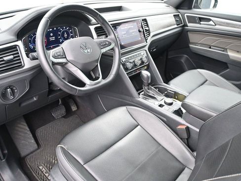 Used 2022 Volkswagen Atlas Cross Sport SE AWD/4WD image 2