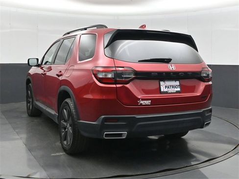 Used 2025 Honda Pilot Sport image 10