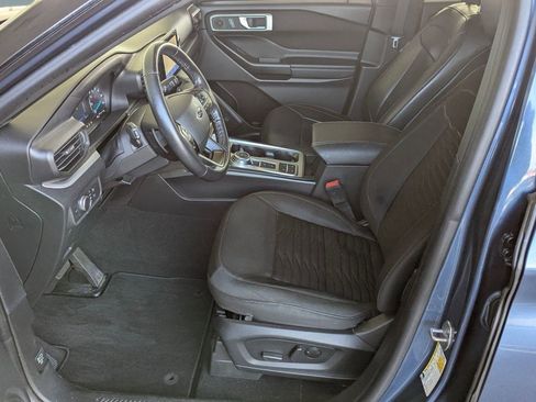 Certified 2020 Ford Explorer XLT image 4