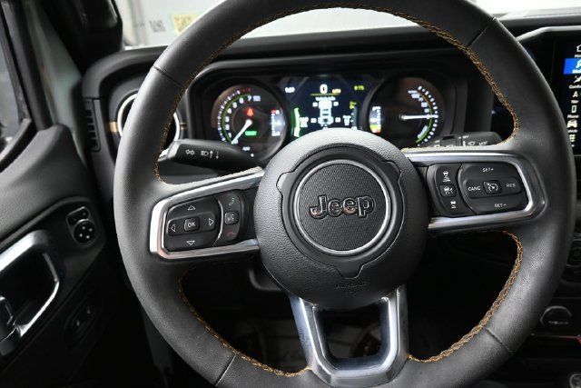 Used 2024 Jeep Wrangler Unlimited Sahara w/ Technology Group AWD/4WD image 8