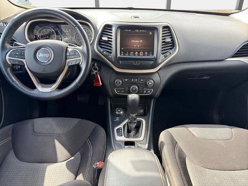 Used 2015 Jeep Cherokee Latitude w/ Cold Weather Group AWD/4WD image 15