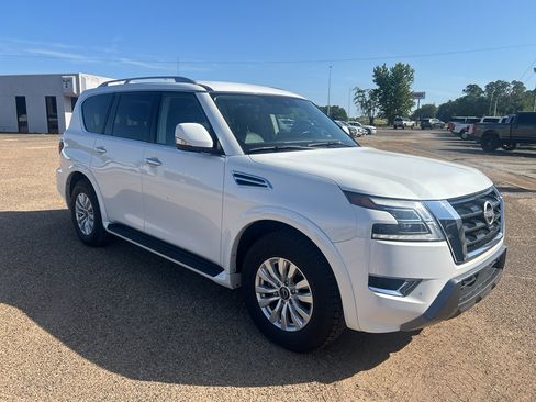 Used 2024 Nissan Armada SV AWD/4WD image 5