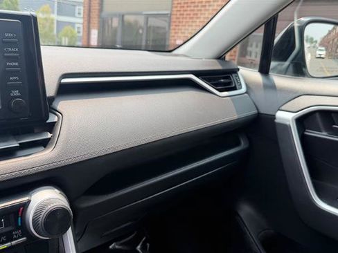 Used 2019 Toyota RAV4 LE FWD image 37