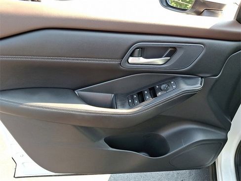 Used 2023 Nissan Rogue SV w/ SV Premium B Package image 13