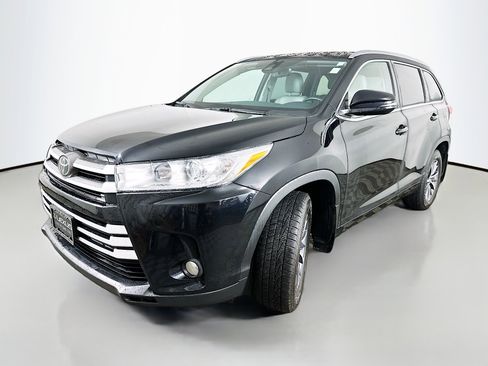 Used 2018 Toyota Highlander XLE image 3