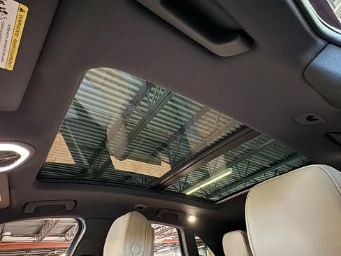 Certified 2023 Porsche Macan S AWD/4WD image 24