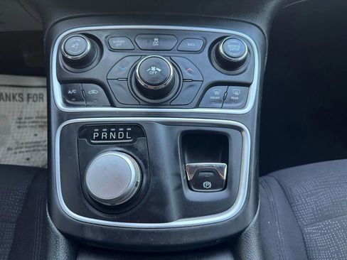 Used 2015 Chrysler 200 Limited image 31