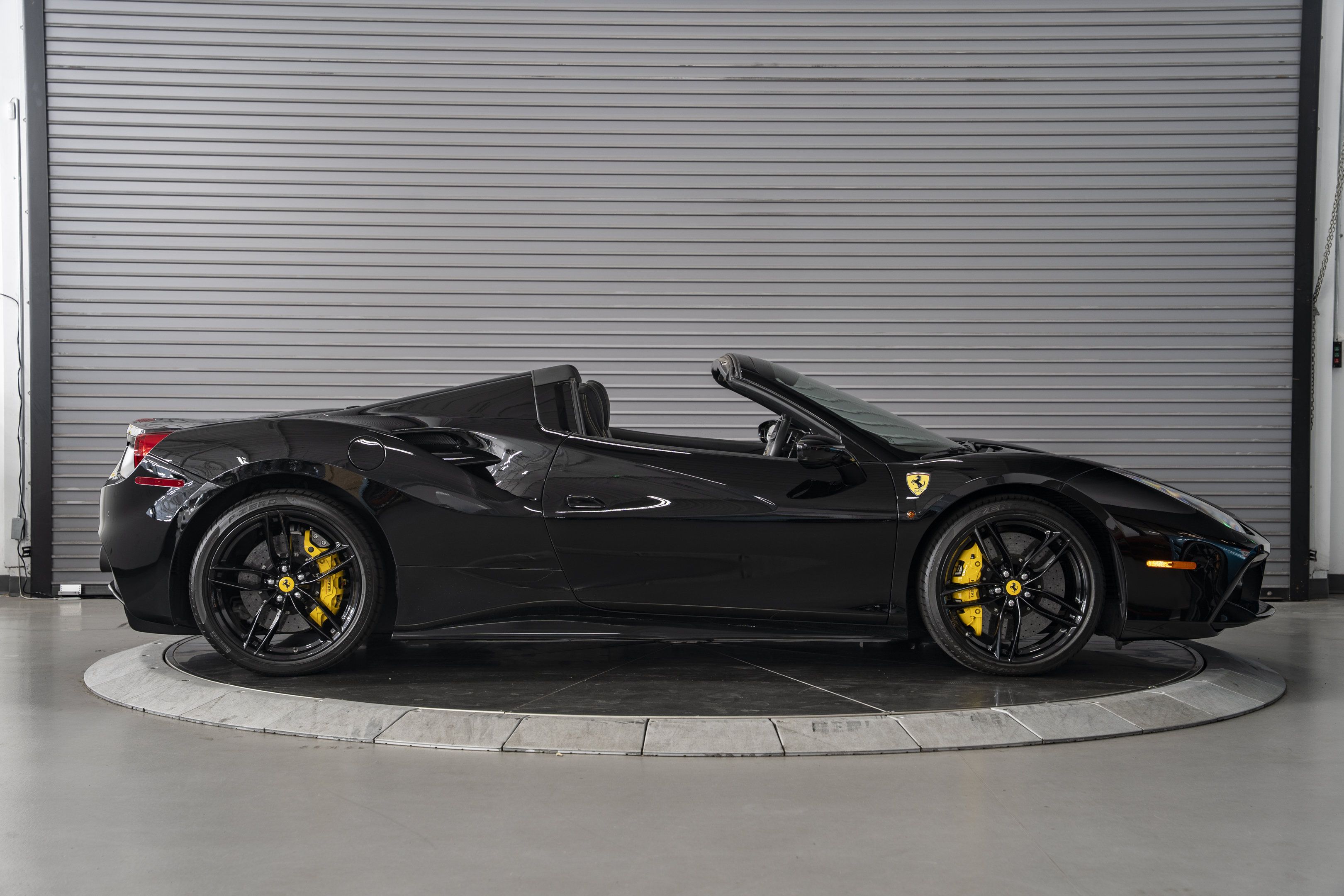 Used 2018 Ferrari 488 Spider RWD image 6