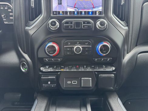 Used 2021 GMC Sierra 2500 AT4 w/ AT4 Premium Plus Package AWD/4WD image 18