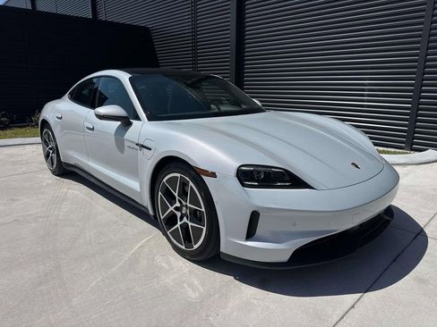 Used 2025 Porsche Taycan image 9