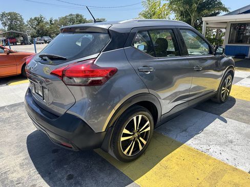 Used 2019 Nissan Kicks SV image 5