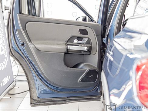 Used 2021 Mercedes-Benz GLB 250 4MATIC image 34