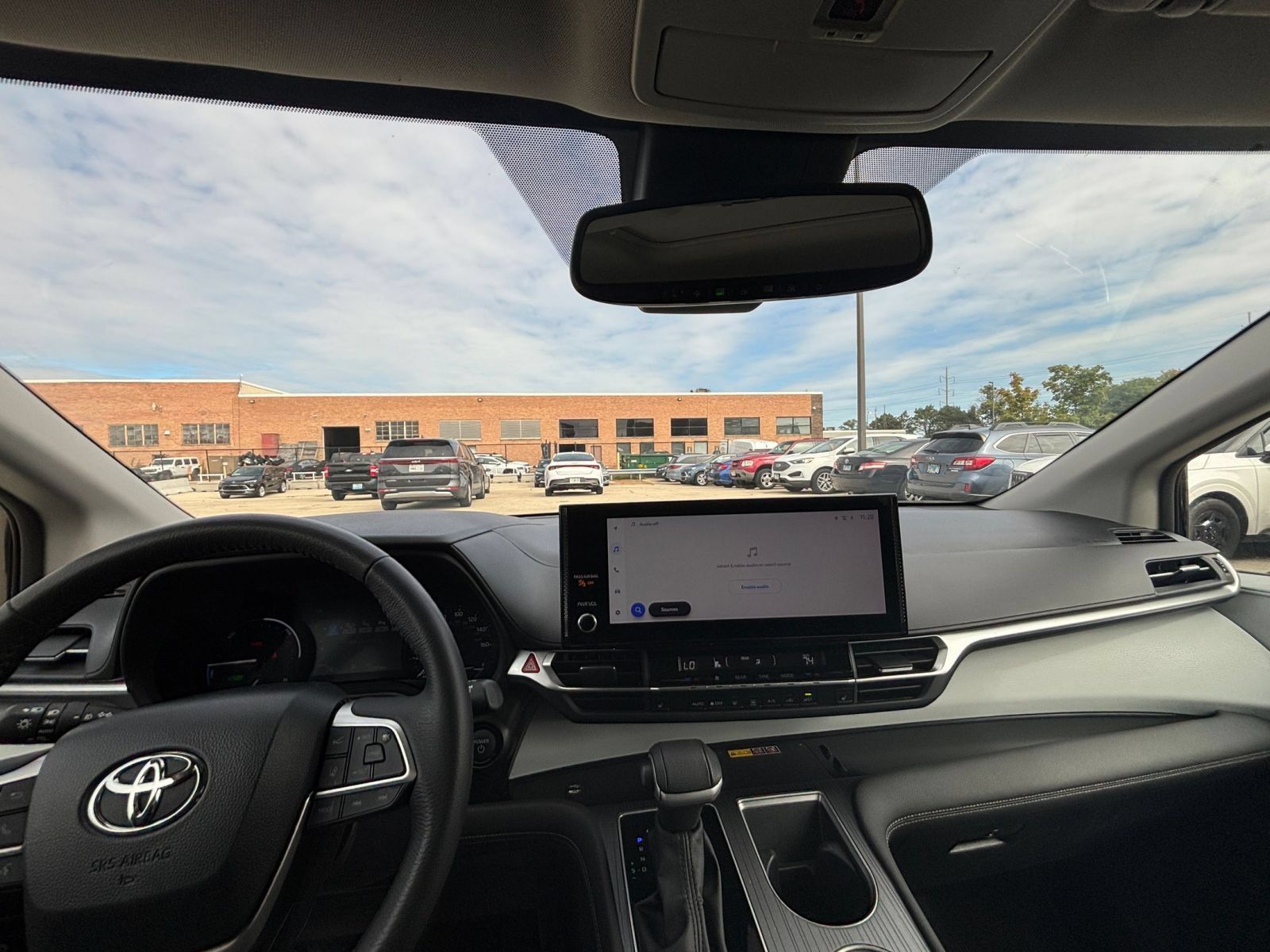 Used 2025 Toyota Sienna XLE FWD image 35