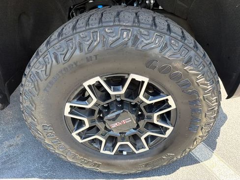 Used 2024 GMC Sierra 2500 AT4X AWD/4WD image 12
