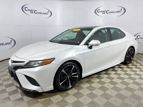 Used 2018 Toyota Camry XSE FWD image 3