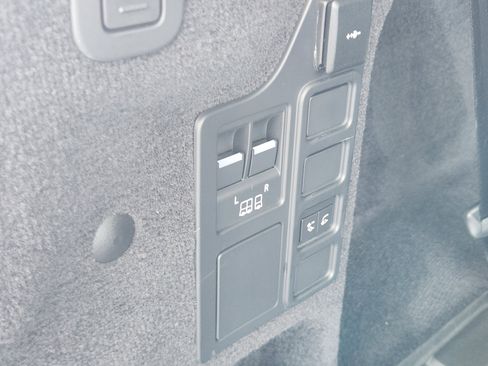 Certified 2023 Land Rover Discovery S R-Dynamic image 36