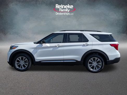 Used 2023 Ford Explorer XLT w/ Equipment Group 202A AWD/4WD image 9