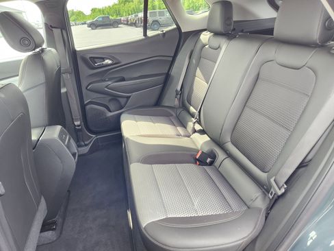 Used 2025 Chevrolet Trax LT FWD image 11