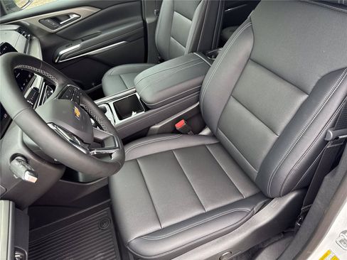 New 2026 Chevrolet Traverse LT FWD image 11