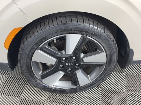 Used 2020 Kia Soul EX FWD image 13
