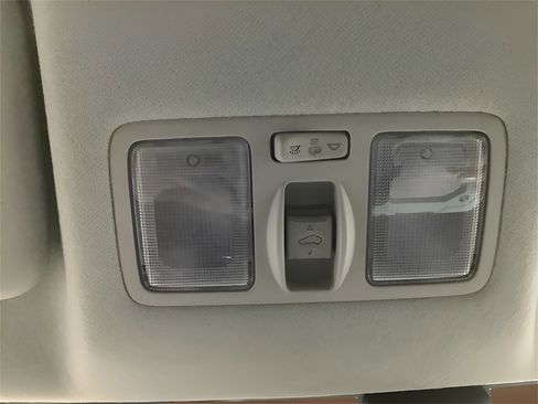 Used 2025 Hyundai Venue SEL image 22