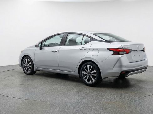 Used 2025 Nissan Versa SV image 6