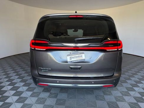 Used 2023 Chrysler Pacifica Touring-L FWD image 7